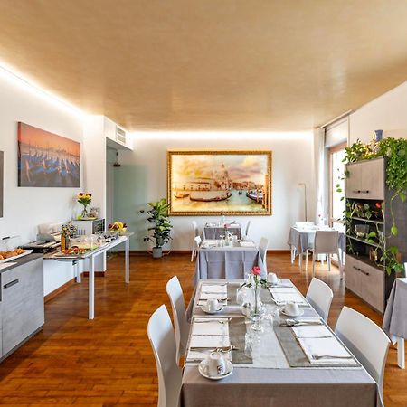 Bed & Breakfast Venice Friends เมสเตร ภายนอก รูปภาพ